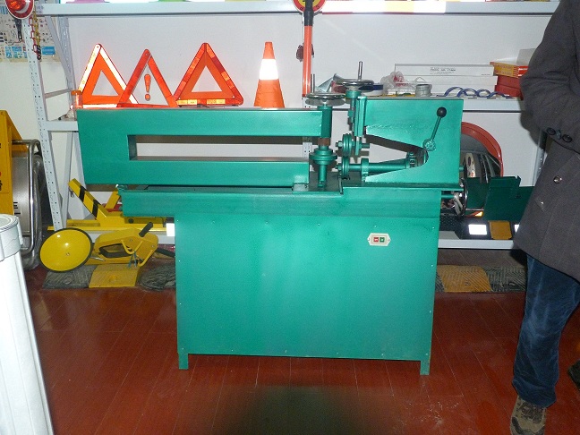 郑州三角切圆压边一体机 切圆机 标牌设备 切圆机价格